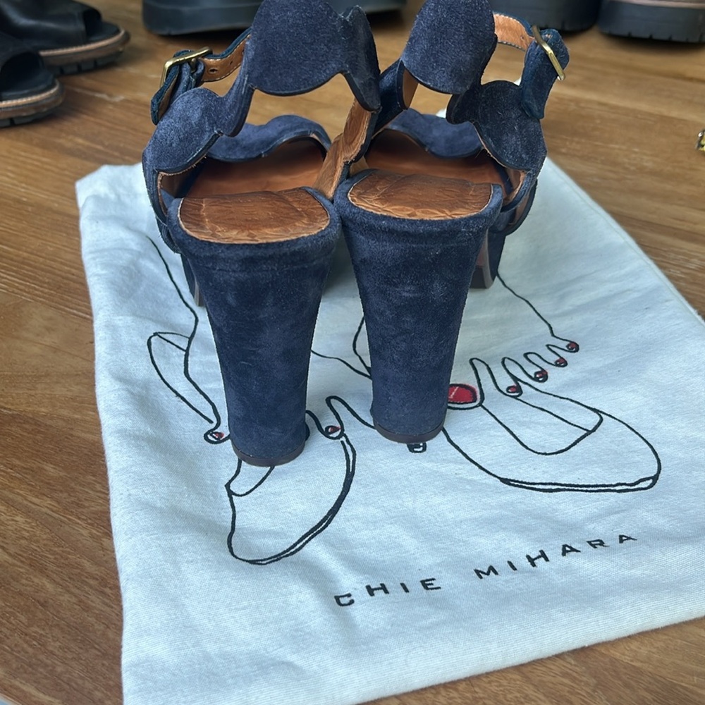 Chie Mihara Women's Evolet Blue Suede Heeled Sandal with Scallop - Picture 4 of 6